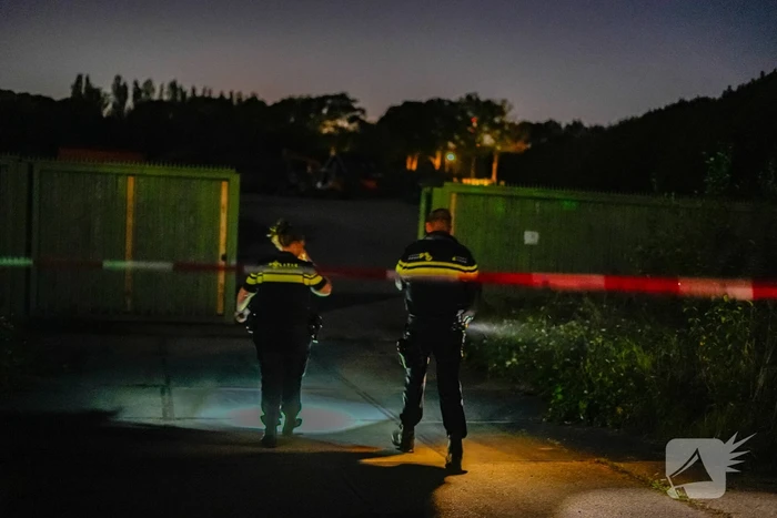 Team parate eenheid doet inval in pand