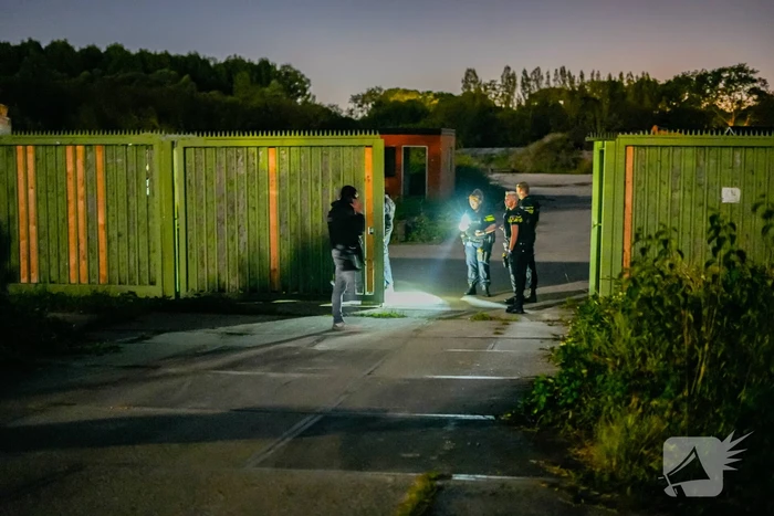 Team parate eenheid doet inval in pand