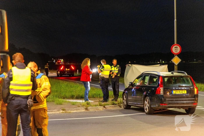 Fietser overlijd na botsing met auto