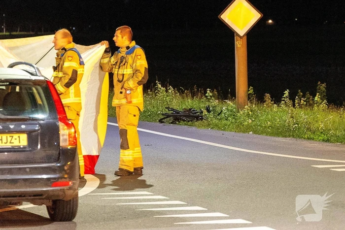 Fietser overlijd na botsing met auto