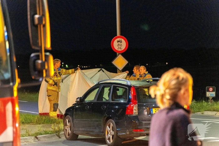 Fietser overlijd na botsing met auto