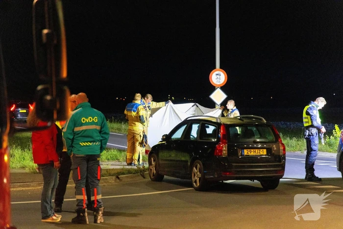 Fietser overlijd na botsing met auto