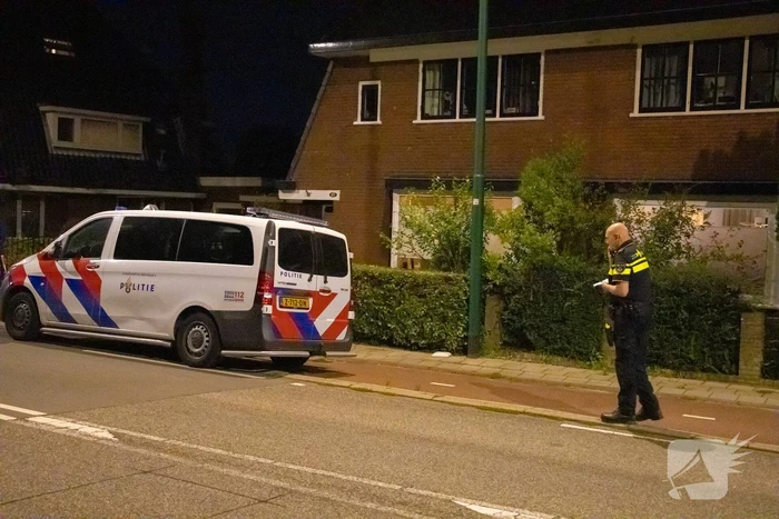 Explosie bij woning, politie doet onderzoek
