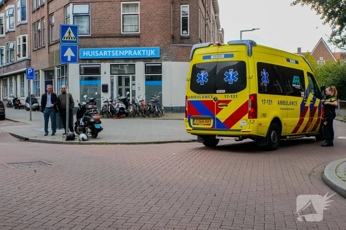 Scooter met twee opzittenden aangereden door automobilist