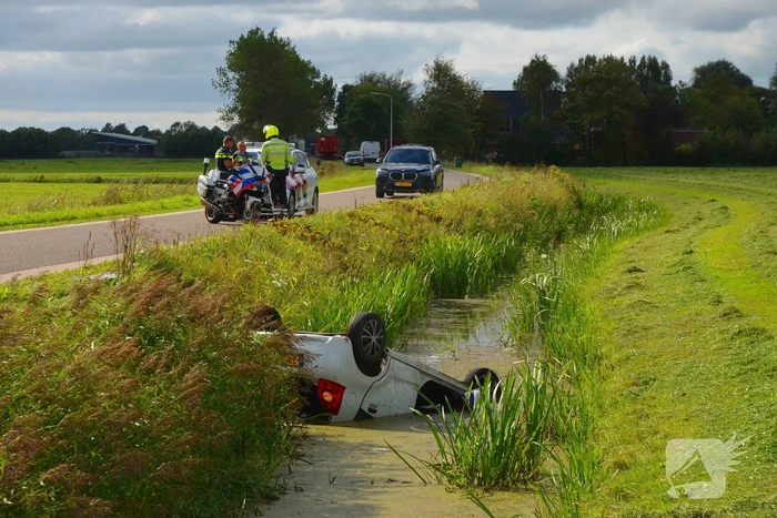 Automobilist verliest macht over stuur en belandt in sloot