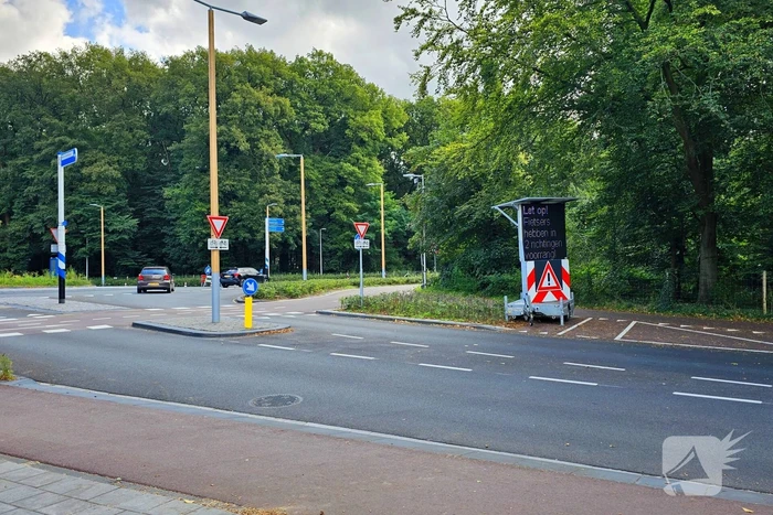 Gemeente plaatst groot matrixbord bij beruchte rotonde