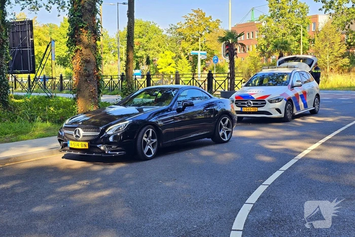 Scooterrijder en automobilist met elkaar in botsing