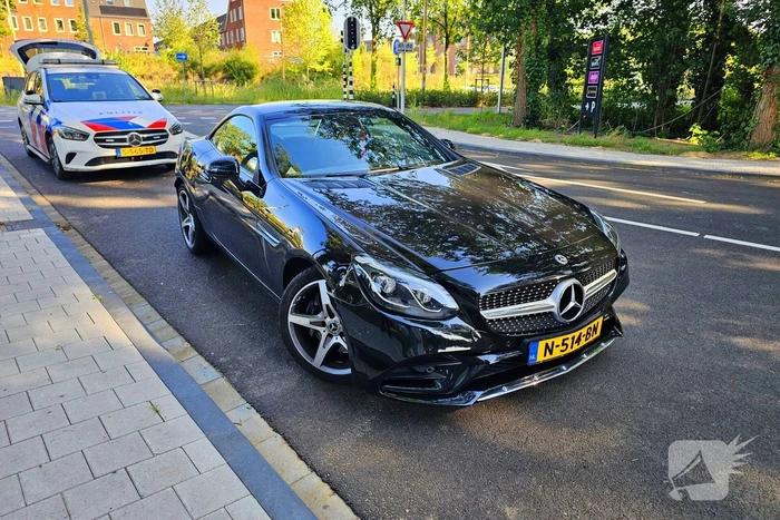 Scooterrijder en automobilist met elkaar in botsing