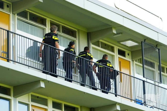 Politie onderzoekt vuurwapenmelding op School