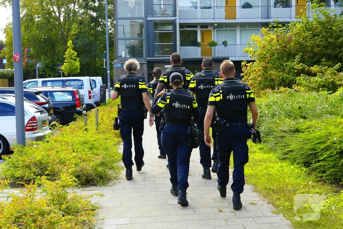 Politie onderzoekt vuurwapenmelding op School