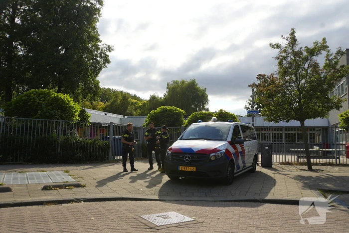Politie onderzoekt vuurwapenmelding op School