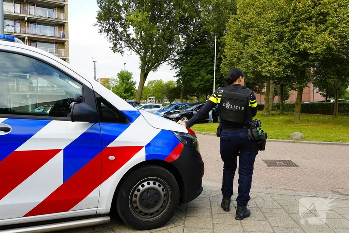 Politie onderzoekt vuurwapenmelding op School