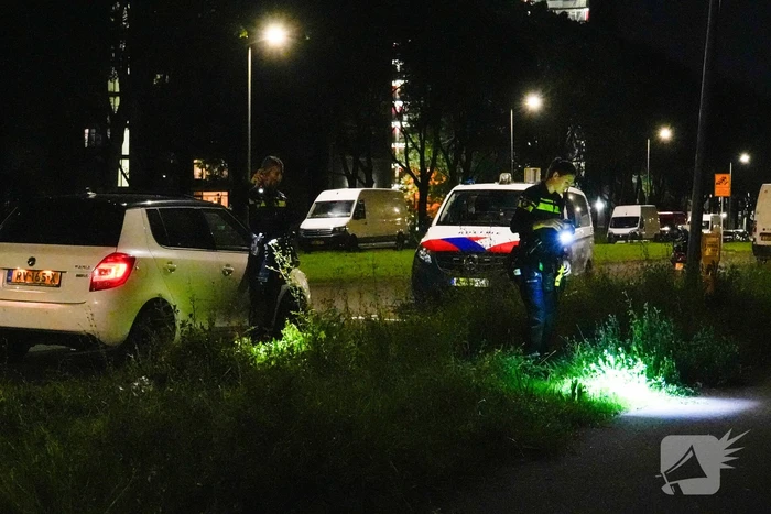 Persoon overvallen die in auto zat