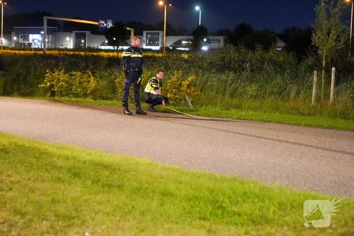 Auto te water op industrieterrein