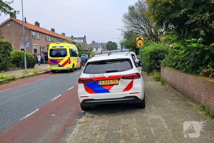 Fietser klapt achterop personenauto