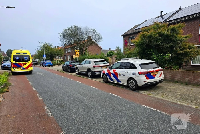 Fietser klapt achterop personenauto