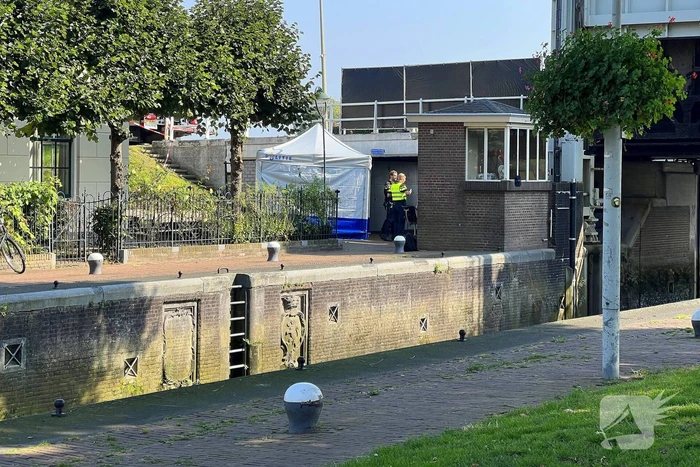 Politie doet onderzoek naar aantreffen overleden persoon
