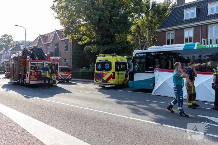 Fietser geschept door lijnbus