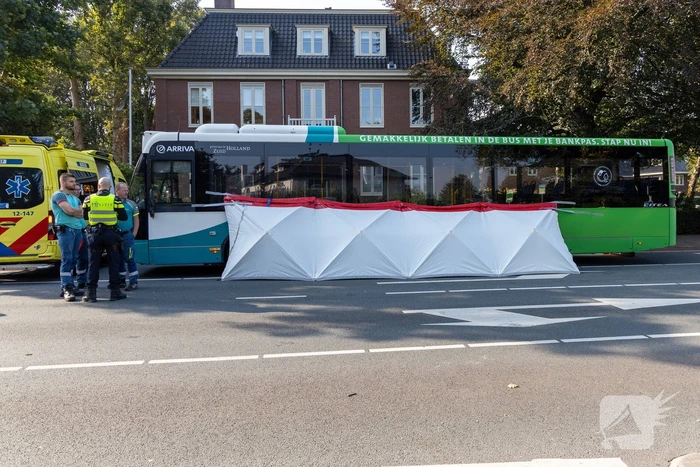 Fietser geschept door lijnbus
