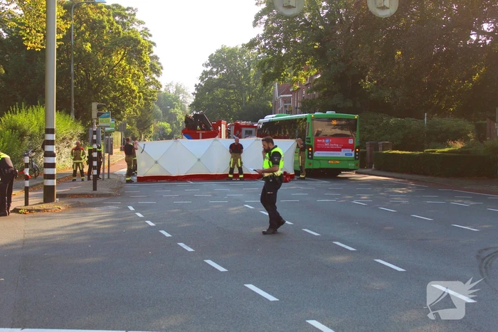 Fietser geschept door lijnbus