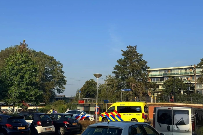 Politie haalt persoon van spoor