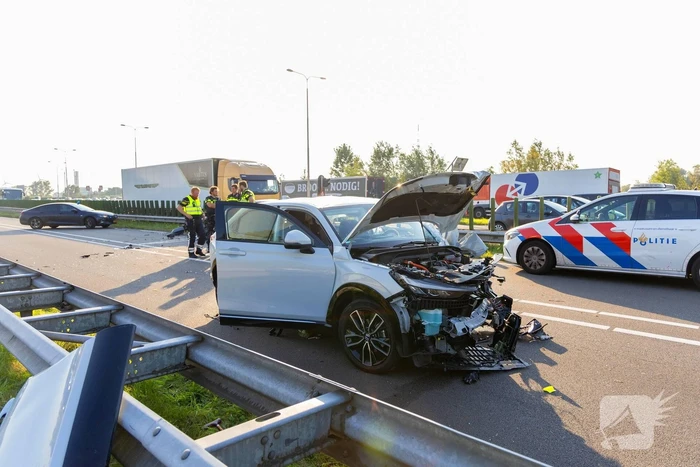 Drie zwaargewonden bij frontale botsing