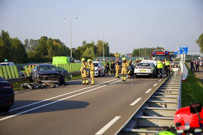 Drie zwaargewonden bij frontale botsing