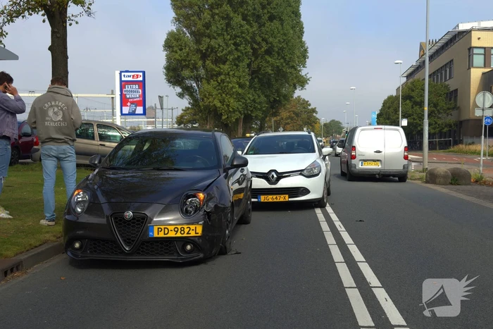 Aanrijding zorgt voor schade, geen gewonden
