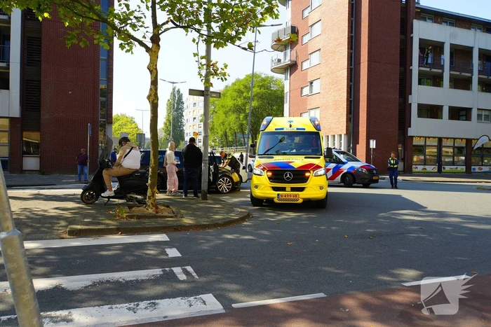 Wiel breekt af na ongeval tussen twee personenauto's