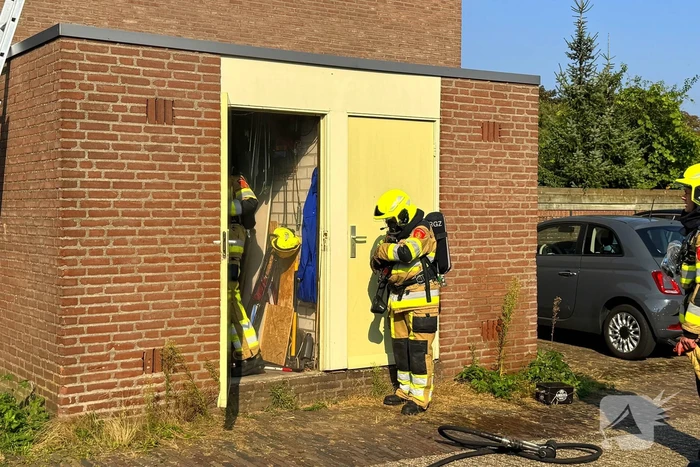 Brand in bijgebouw snel onder controle