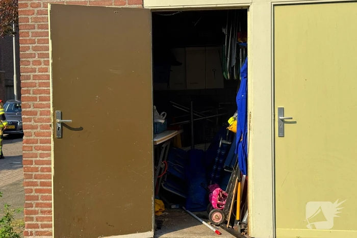 Brand in bijgebouw snel onder controle