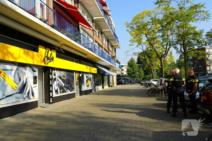 Gewapende overval op bouwmarkt: daders op scooters gevlucht