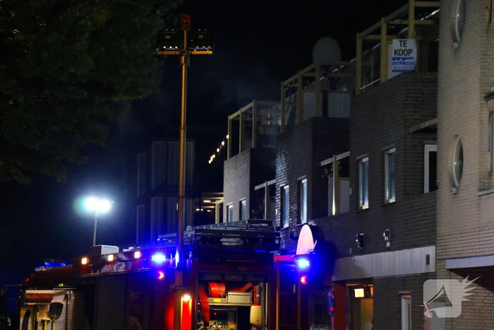 Meerdere personen nagekeken in ambulance na brand in appartement