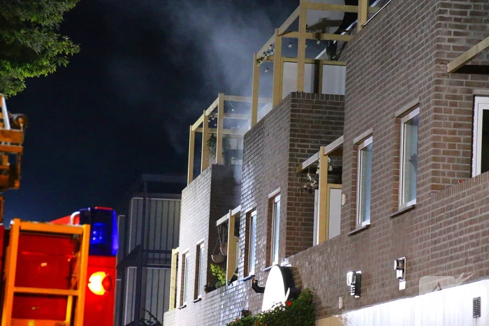 Meerdere personen nagekeken in ambulance na brand in appartement