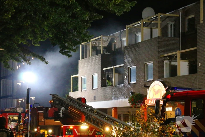 Meerdere personen nagekeken in ambulance na brand in appartement