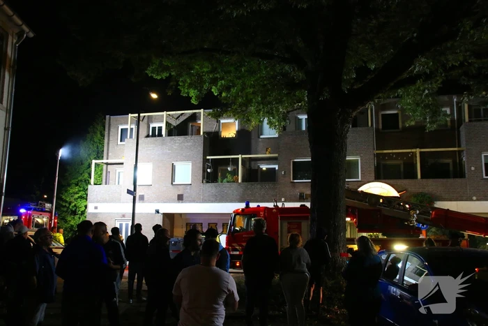 Meerdere personen nagekeken in ambulance na brand in appartement
