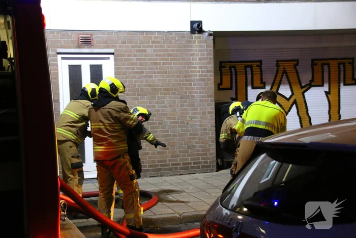 Meerdere personen nagekeken in ambulance na brand in appartement
