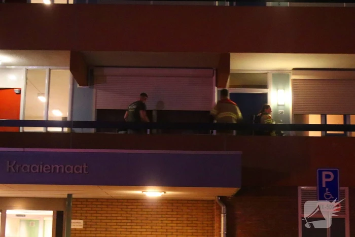 Brandweer verricht metingen in appartement
