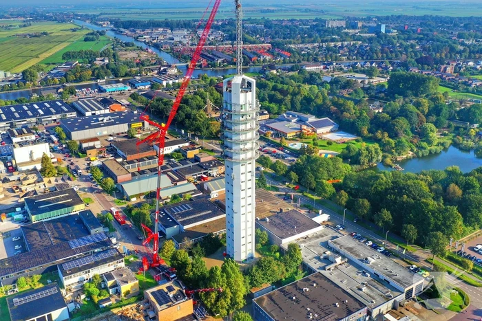 Zendmast verwijdert van Telecomtoren