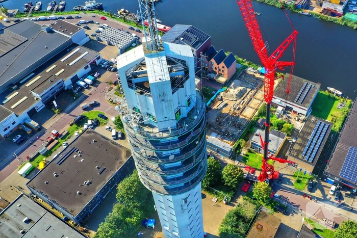 Zendmast verwijdert van Telecomtoren