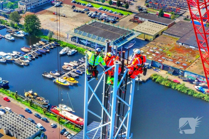 Zendmast verwijdert van Telecomtoren