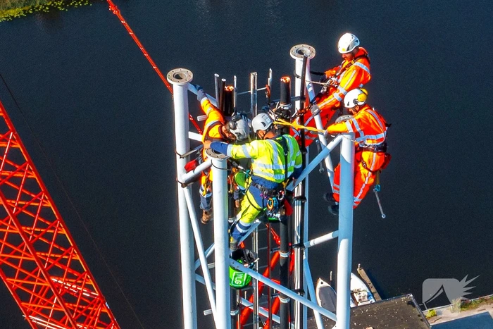 Zendmast verwijdert van Telecomtoren