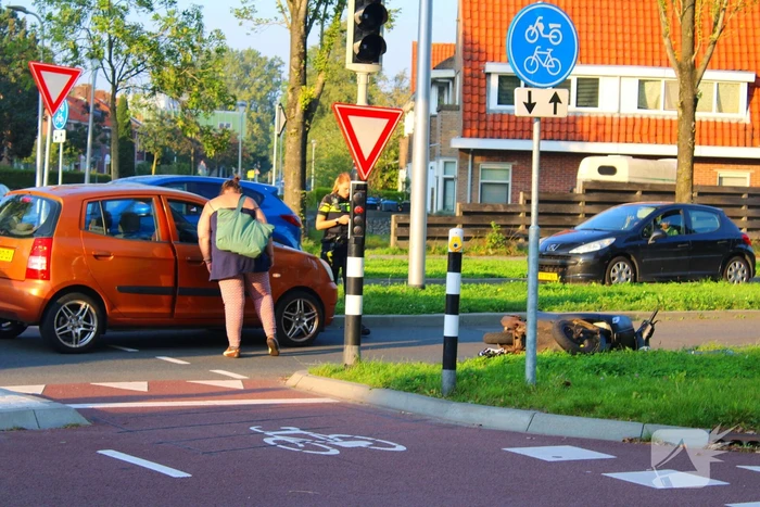 Scooter aangereden door personenauto