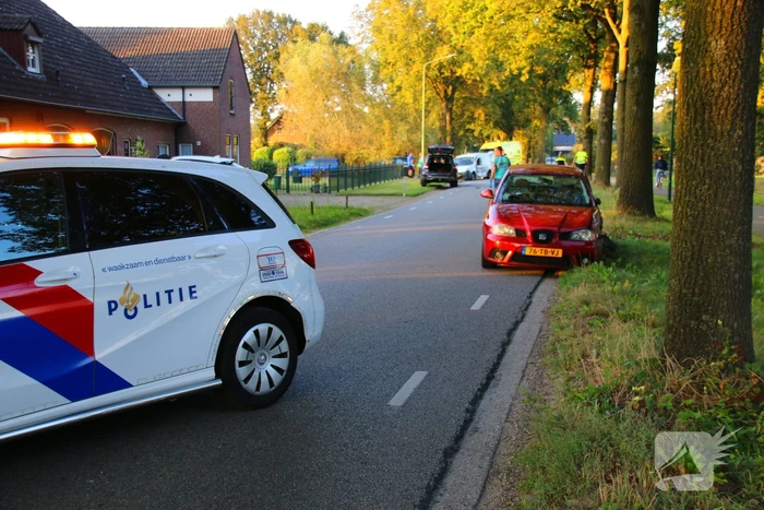 Bestelauto en personenauto botsen op elkaar