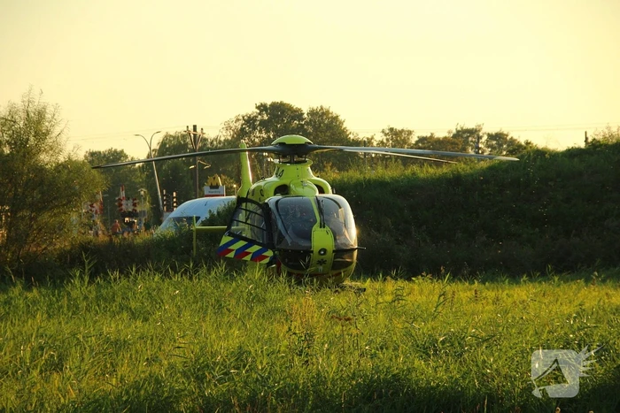 Fietster gewond bij botsing met auto, traumateam opgeroepen