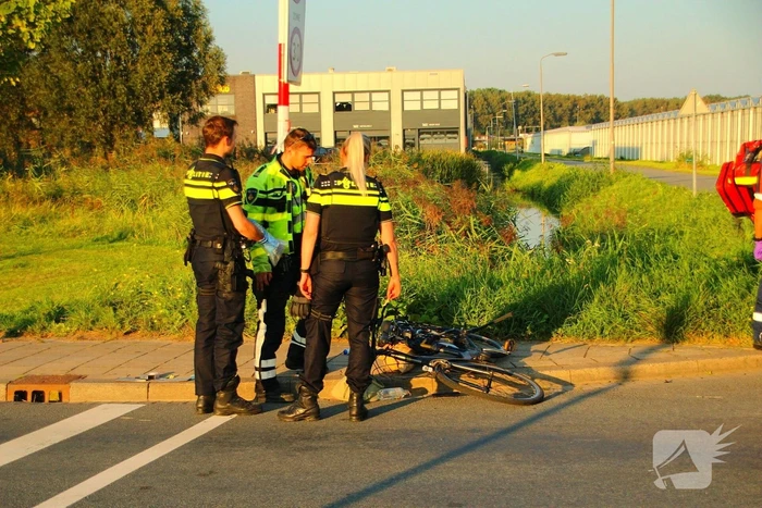 Fietster gewond bij botsing met auto, traumateam opgeroepen