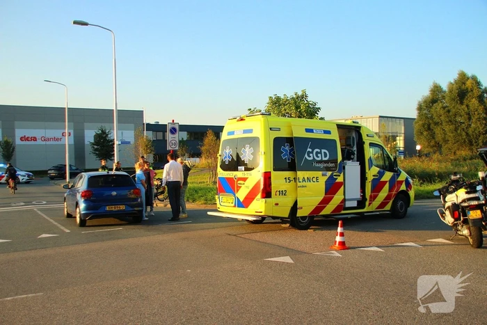 Fietster gewond bij botsing met auto, traumateam opgeroepen