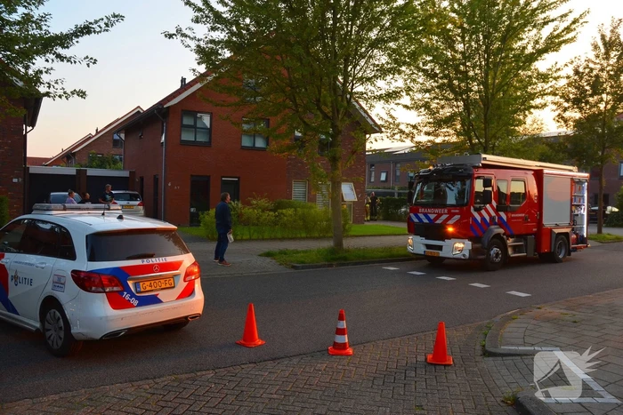 Brandweer ventileert woning na brand
