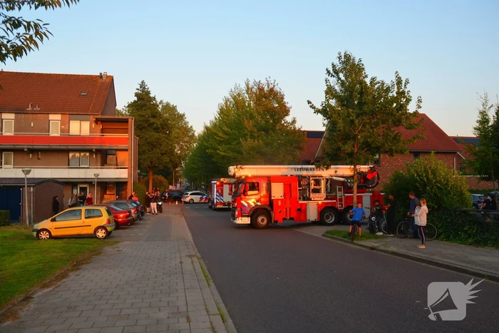 Brandweer ventileert woning na brand
