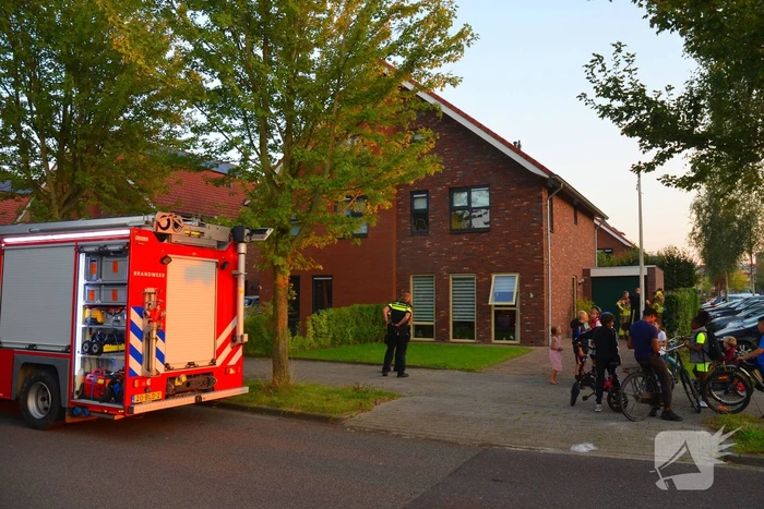 Brandweer ventileert woning na brand